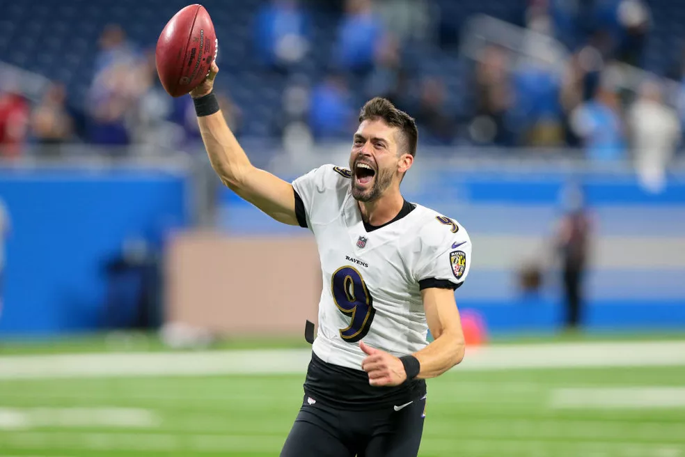 Watch: Ravens' Justin Tucker Mocks Russell Wilson For Airplane Workout