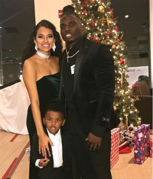 Is Tyreek Hill dating Keeta Vaccaro or Mary Isabel? His Parents. Salary and Jersey