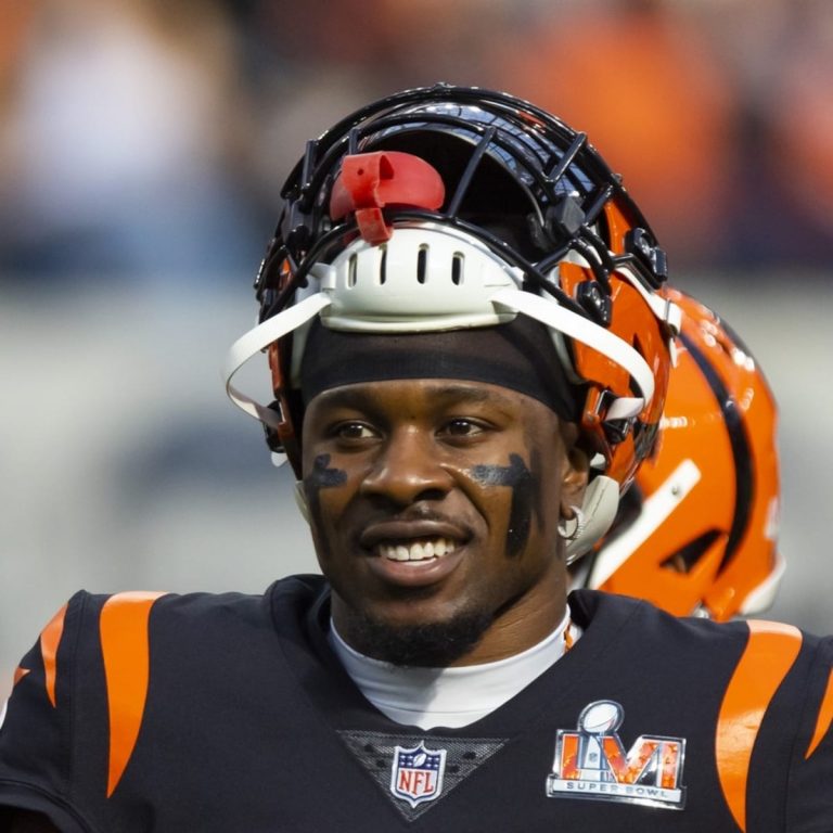 Bengals' Chidobe Awuzie wins Blitz Champs to be crowned best chess ...
