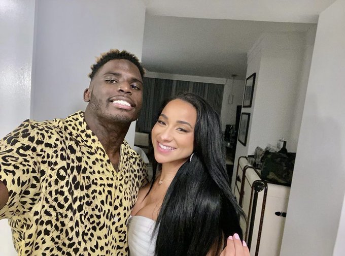 Is Tyreek Hill dating Keeta Vaccaro or Mary Isabel? His Parents. Salary ...