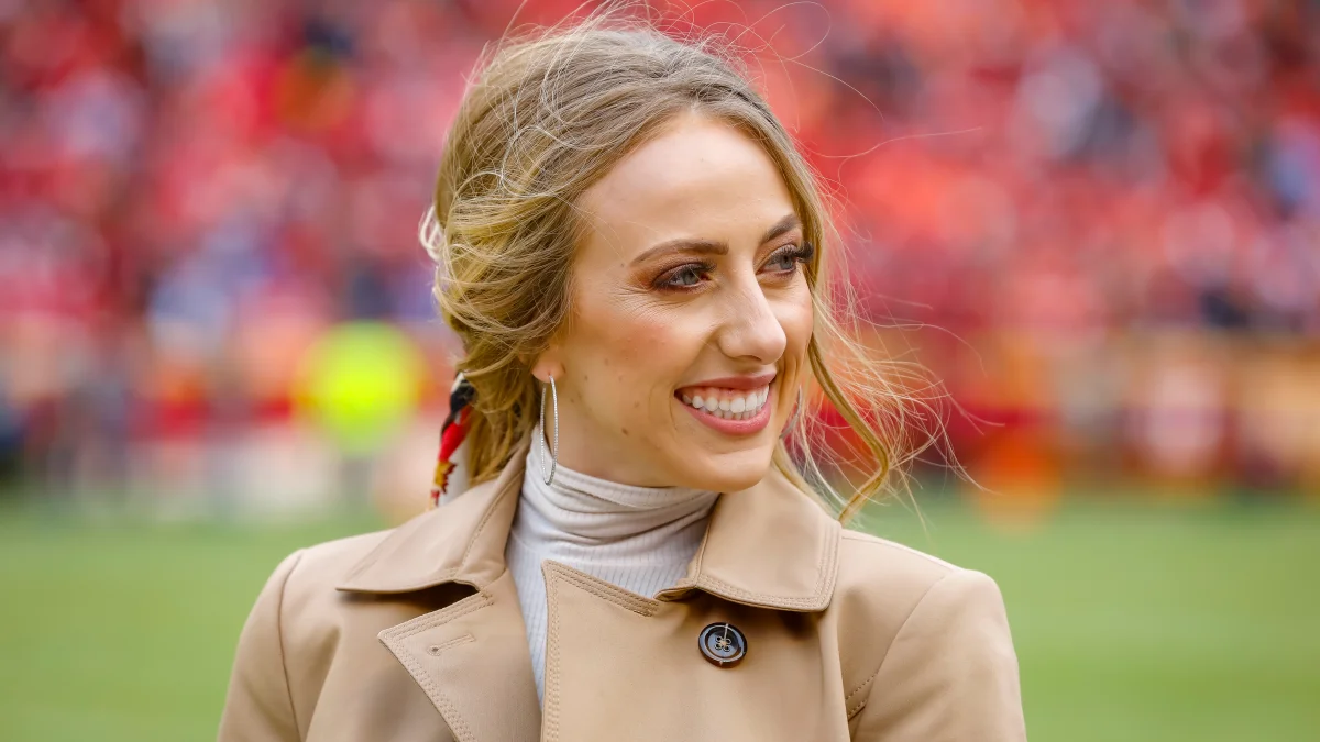 Keep that same energy when you get divorced” Joe Rogan Takes A Jab At Chiefs'  MVP Patrick Mahomes' Wife