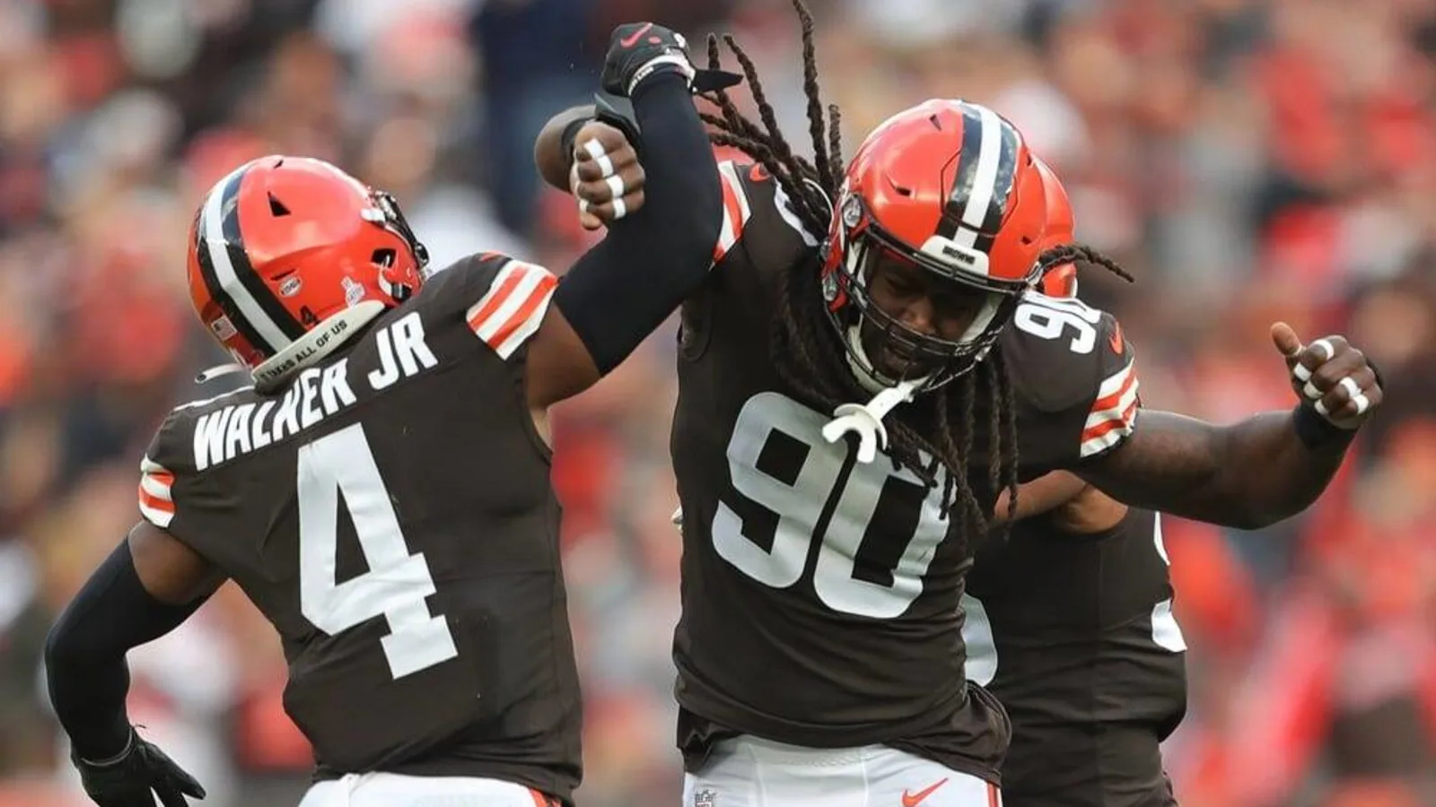 WATCH: Browns DE Jadeveon Clowney Rolls His Ankle And Limped Off The ...