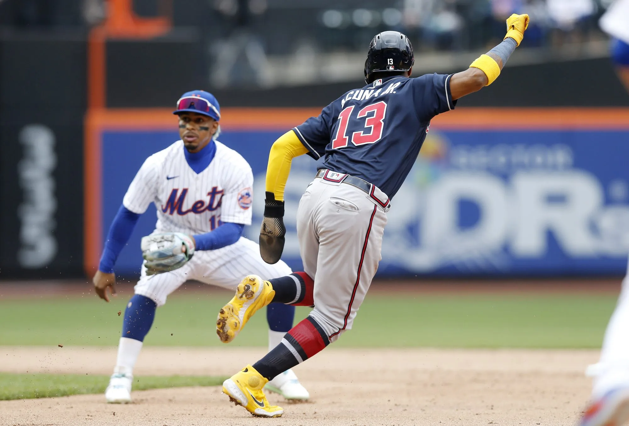 Braves Troll Mets Fans During Rain Delay By Playing Timmy Trumpet's ...