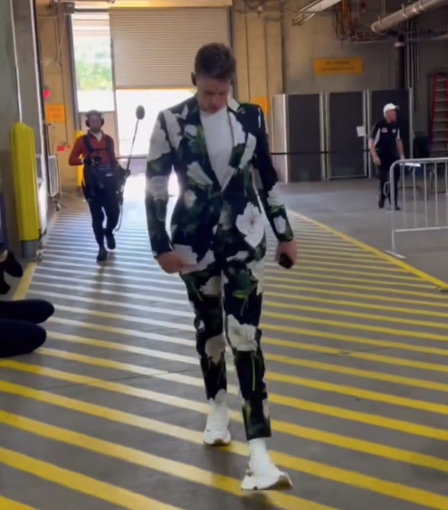 Dolphins – Bengals: Joe Burrow wears floral suit for TNF, fans mixed