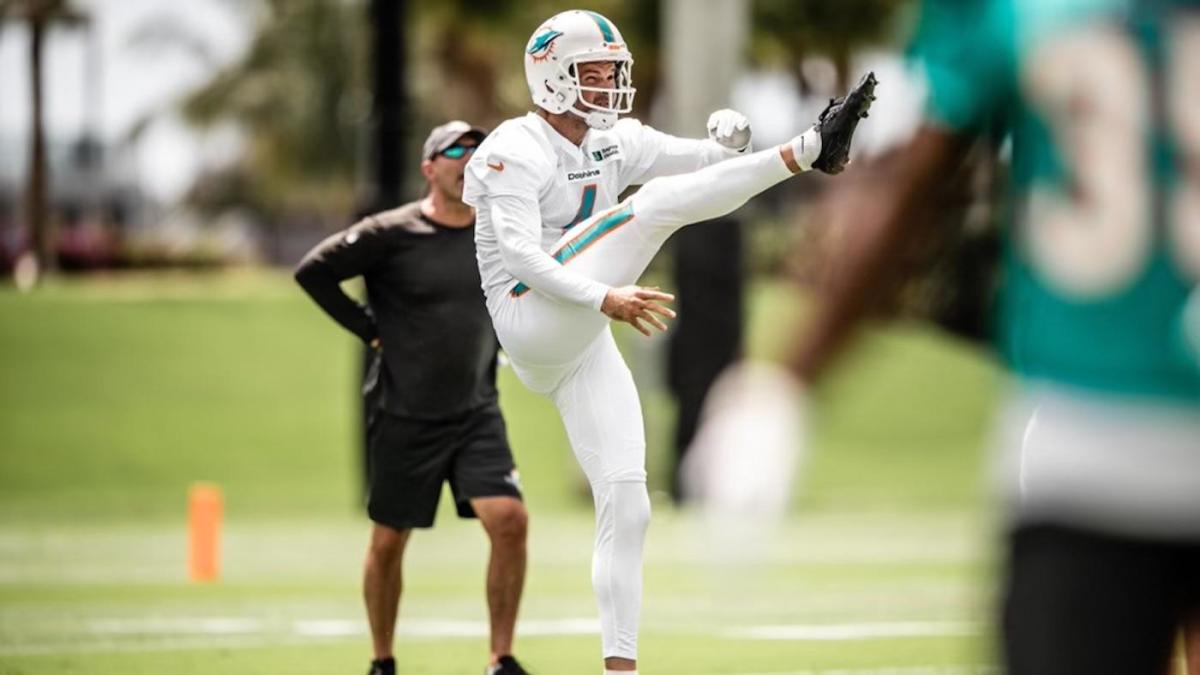 Mark Sanchez Jokingly Chides Miami Dolphins for Their Butt Punt