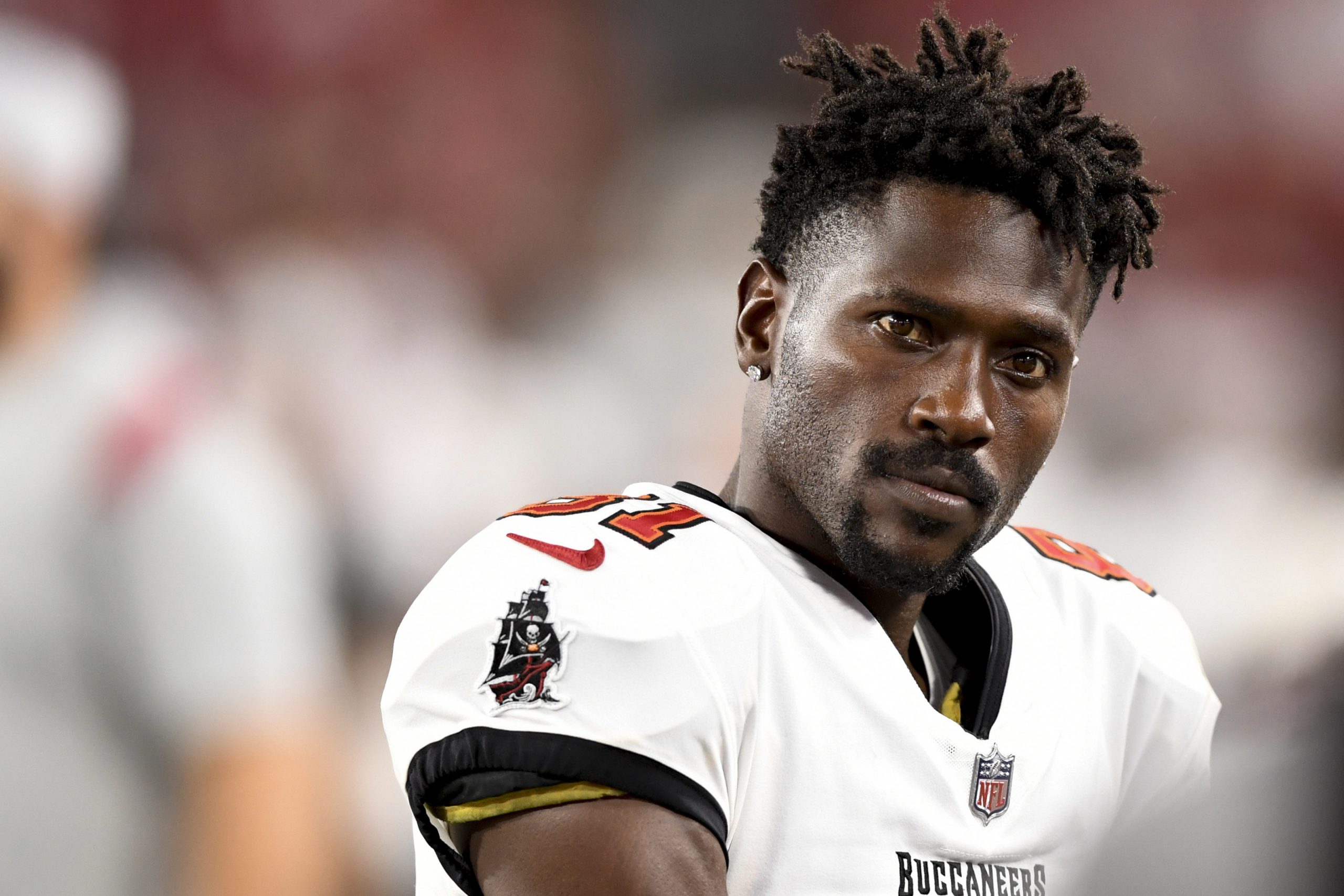 Antonio Brown Shades Tom Brady Amid Gisele Bundchen Divorce – StyleCaster