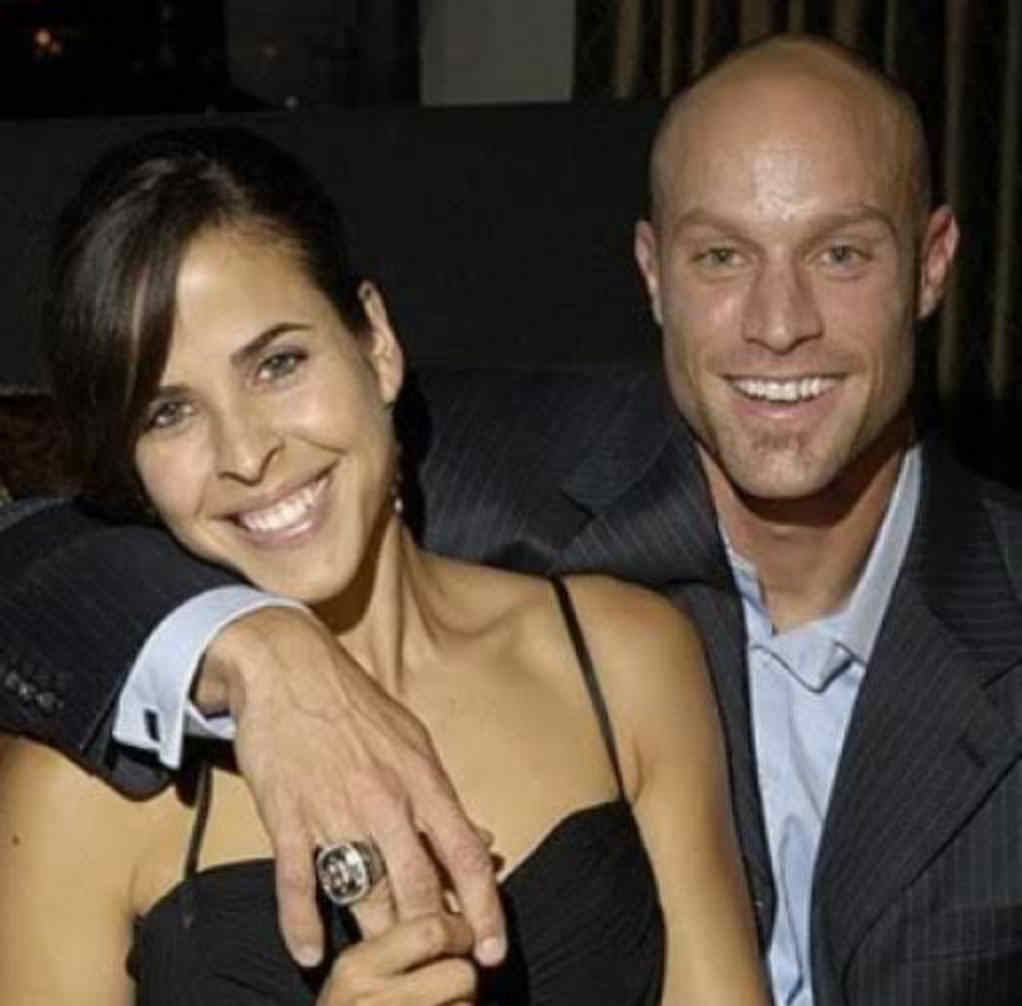 Who is Lisa, Wife of Gabe Kapler? His parents, family, salary, net worth,  contract 