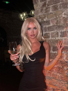 Orla Melissa Sloan, a social media influencer is into Premier League