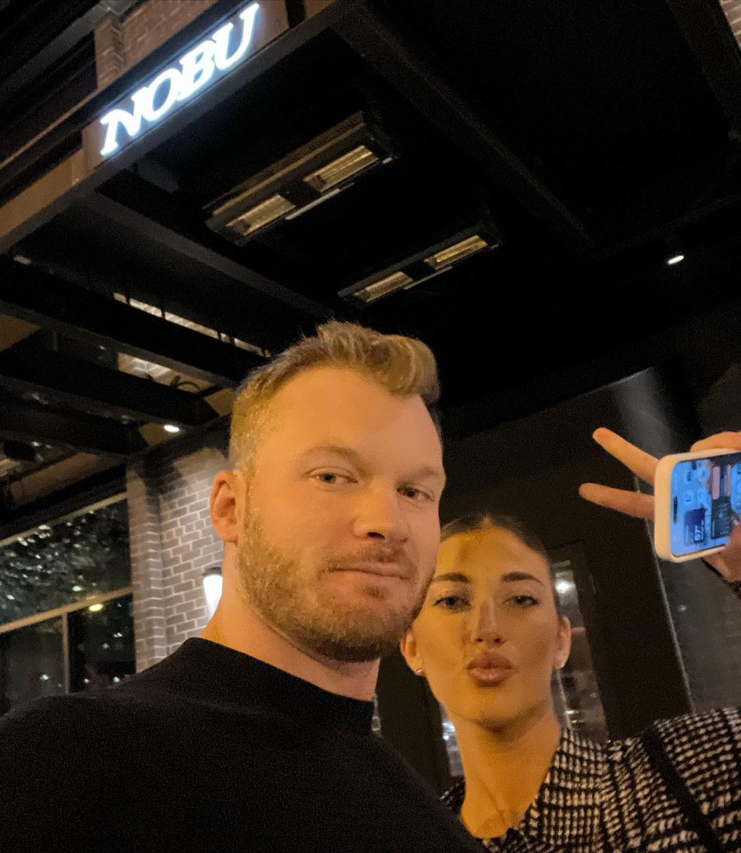 Who is Julie Nicole, Ian Happ girlfriend? His parents, family, salary ...