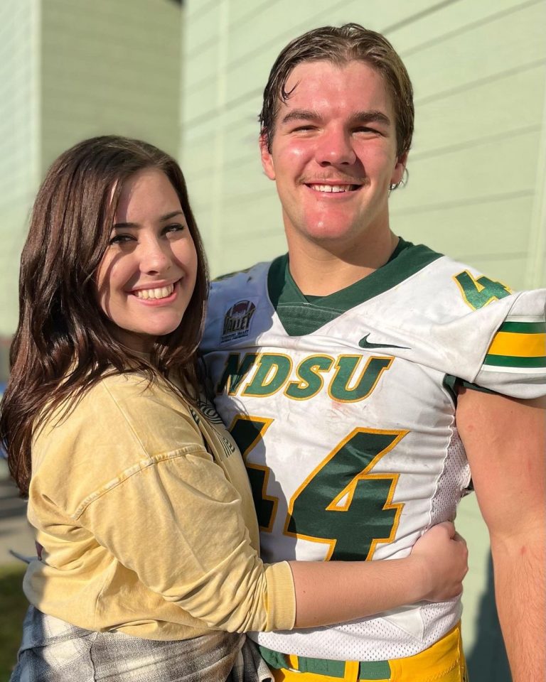 Who is Sadie Luepke, Hunter Luepke wife? His parents, family, contract