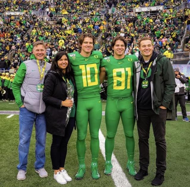 Take A Look At The Crazy Resemble Between Justin Herbert & His Brother ...