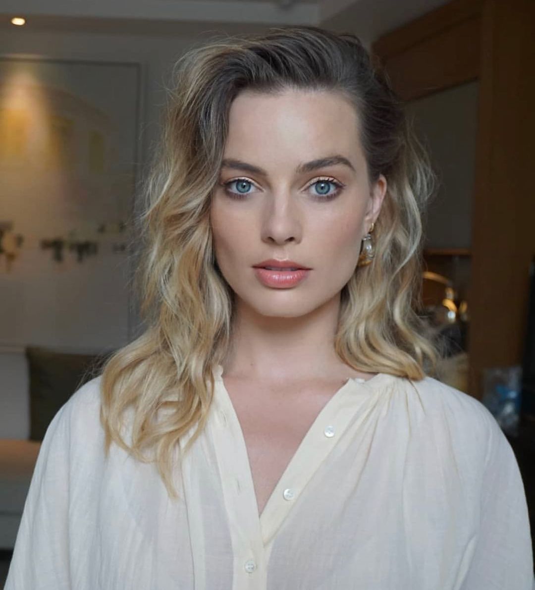 Margot Robbie Barbie Look