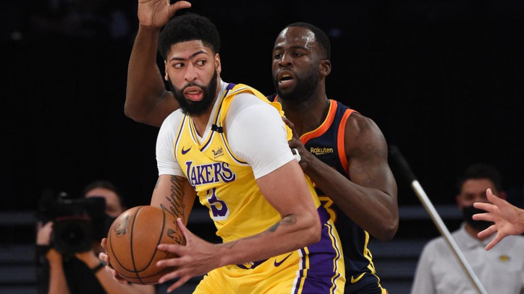 Lakers Nip Warriors