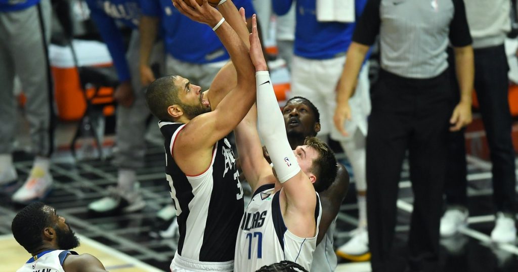 Mavericks Hang on
