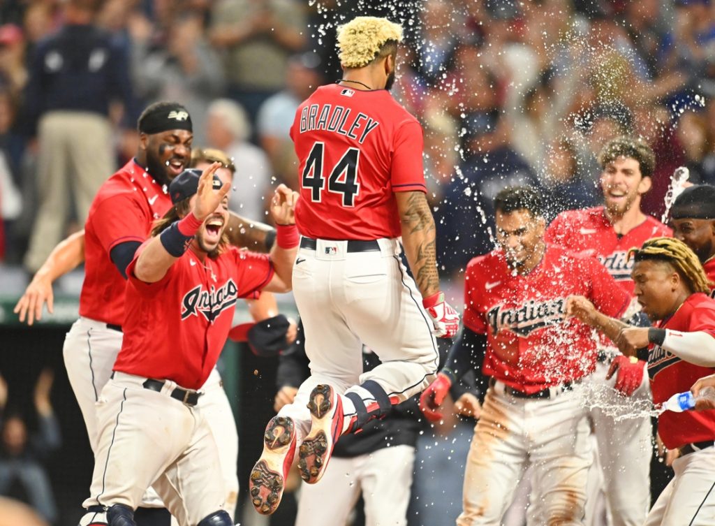 MLB Roundup Indians
